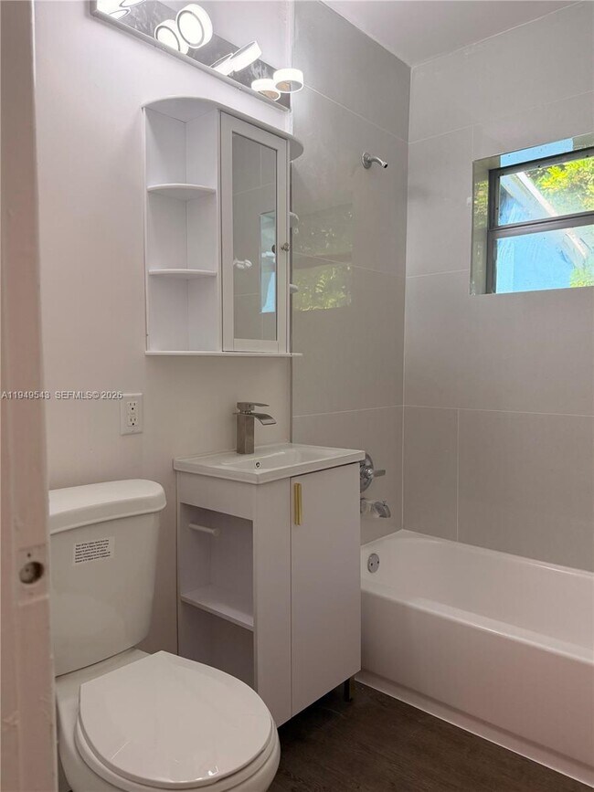 Photo - 634 NW 12th Ave Unidad 1