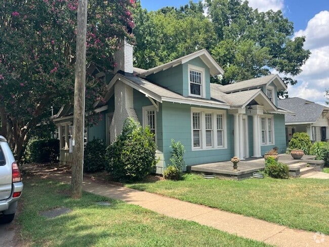 Building Photo - 3 bedroom, 2 bathroom Rental