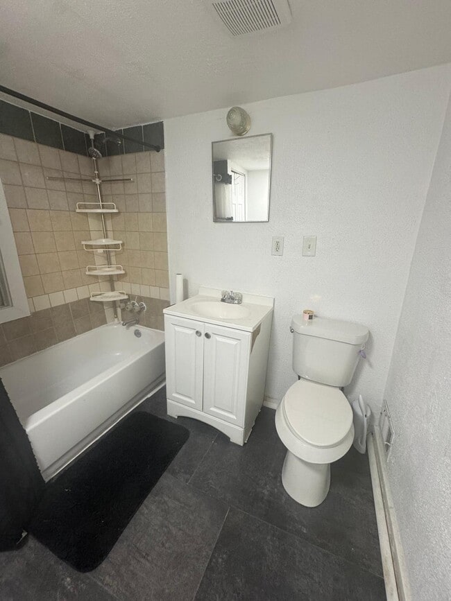 Photo - 455 Irwin Ave