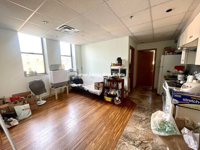 Building Photo - 72 Kneeland St Rental