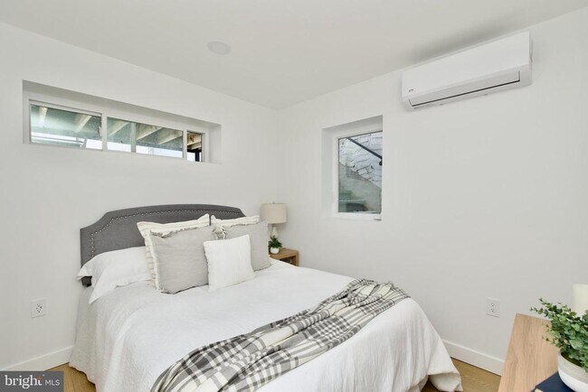 Photo - 1623 Marion St NW