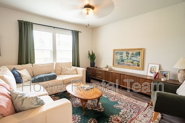 Photo - 885 Longleaf Dr