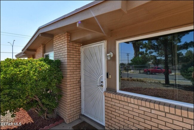 Photo - 5726 Dearborne Dr