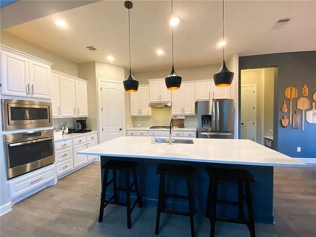 Photo - 113 Canyon Lake Ln
