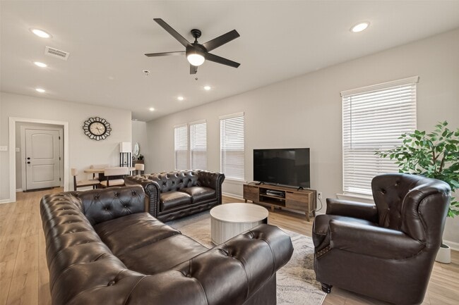 Photo - 1010 Gentle Nook Dr