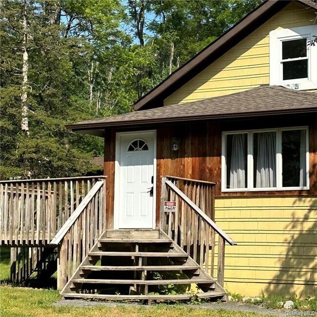 Building Photo - 208 Glenmere Rd