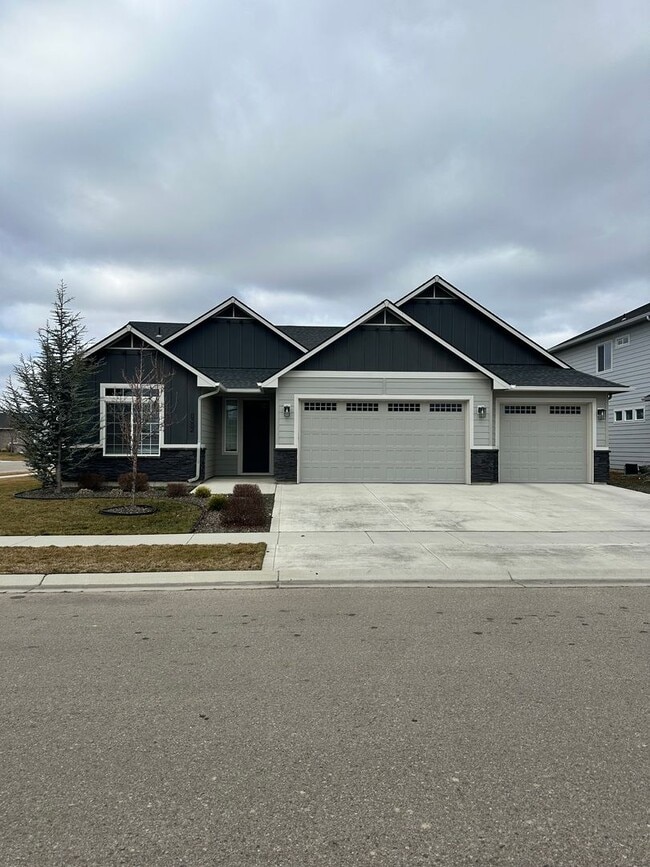 Building Photo - Single Level 4 Bedroom 2 Bathroom Home in Nampa