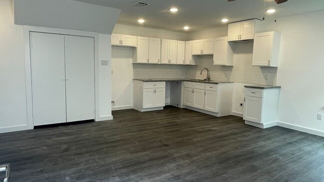 Photo - 8711 Southwark St