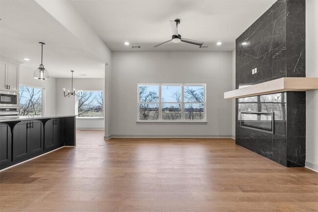 Photo - 1050 Whistler St