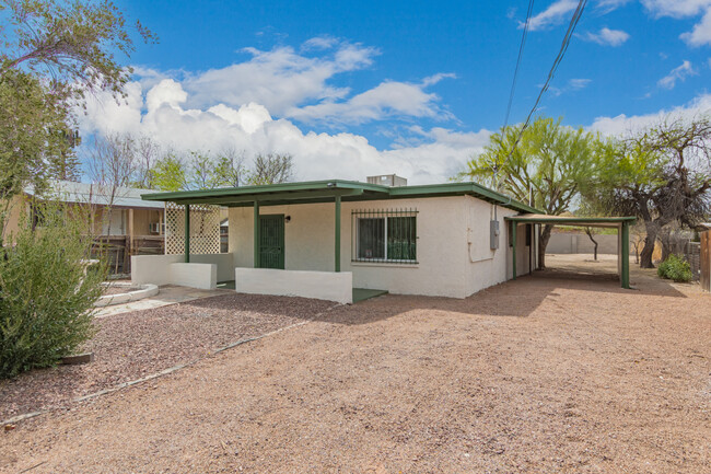 Building Photo - 1137 N Yucca St Rental