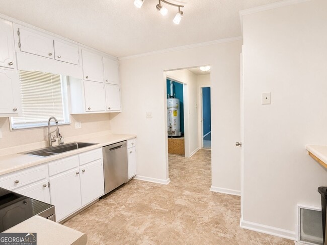 Photo - 157 Davidson Dr
