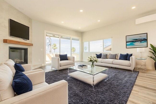 Building Photo - Beautiful 3Bed/2.5Bath Oceanview Home in C...
