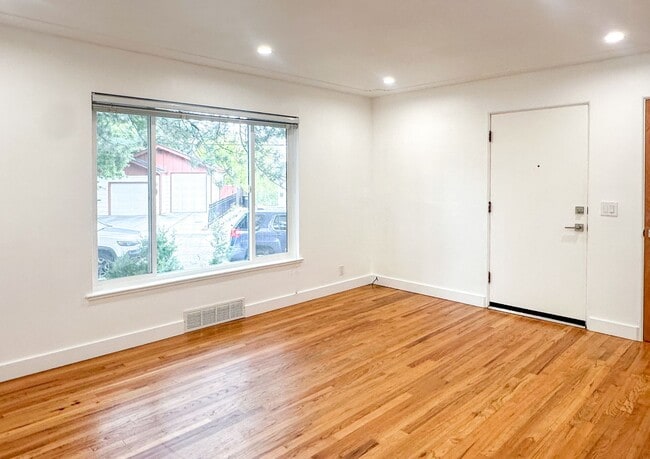 Photo - Beautifully Remodeled Duplex in Downtown L...