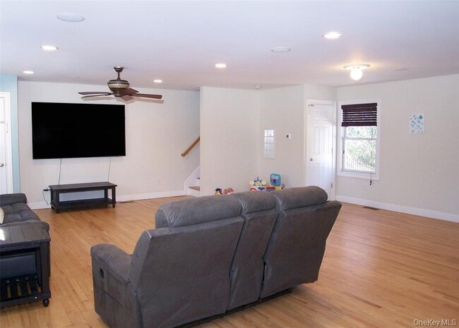 Photo - 100 Lake Promenade