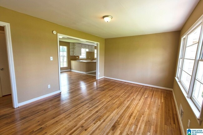 Photo - 901 28th Ave NE