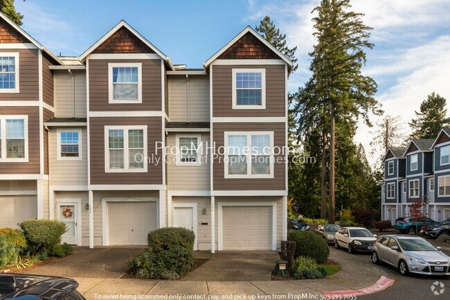 Building Photo - Corner Unit Townhome In Fantastic Aloha! T...