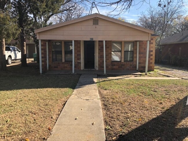 COZY 2 BEDROOM 1 BATHROOM HOUSE - COZY 2 BEDROOM 1 BATHROOM HOUSE