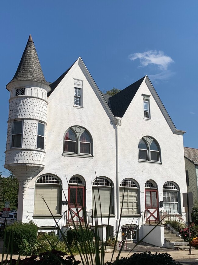 Building Photo - 139 N Main St Unit 139 N Main Street Rental