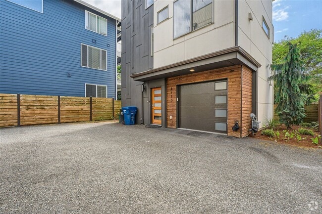 Building Photo - Modern West Seattle Townhome with Rooftop ...