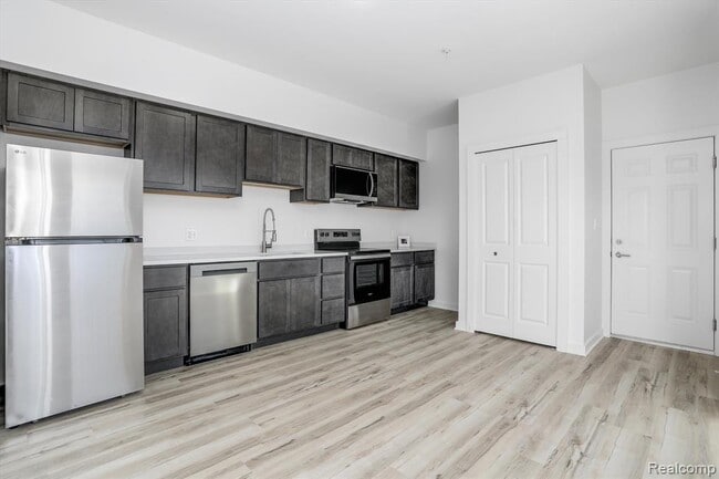 Photo - 799 E Grand Blvd Unidad 7