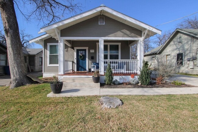 Building Photo - RENOVATED 3-BEDROOM HOME IN BEACON HILL