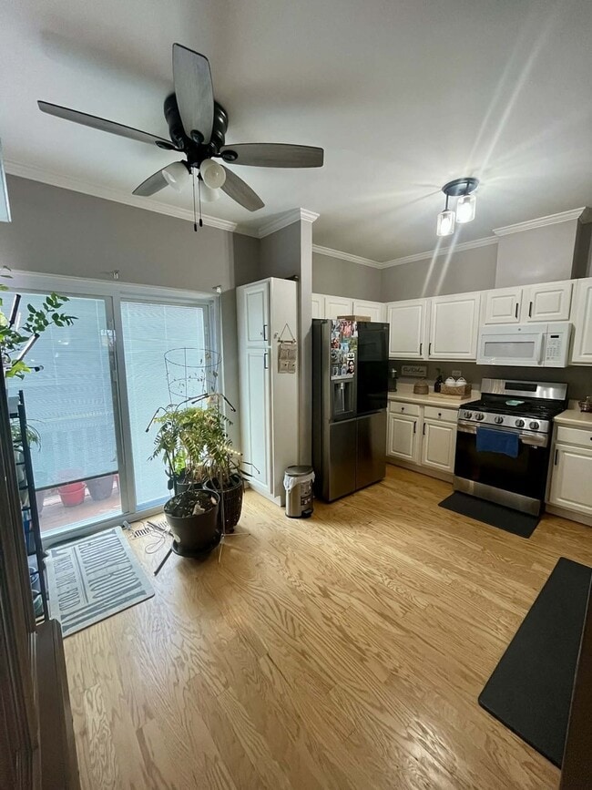 Photo - 9337 Harrison St