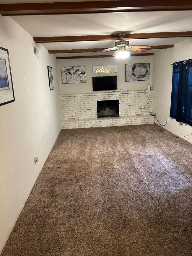 Photo - Adorable 3/2 Central Sacramento! PLEASE READ ENTIRE AD FOR VIEWINGS!