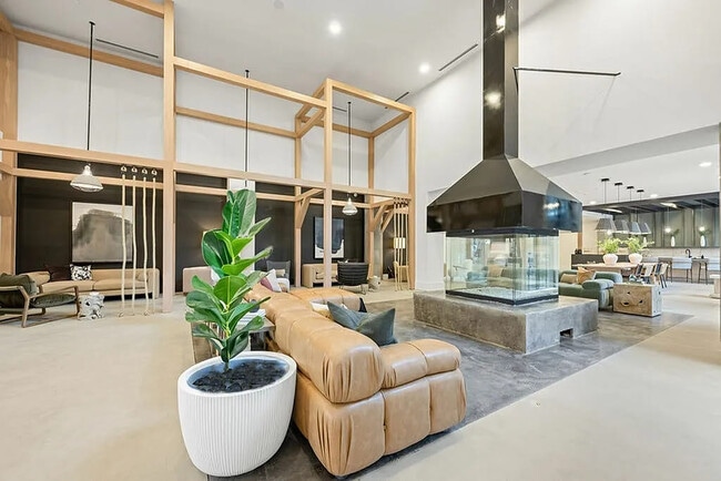 Building Photo - 208e