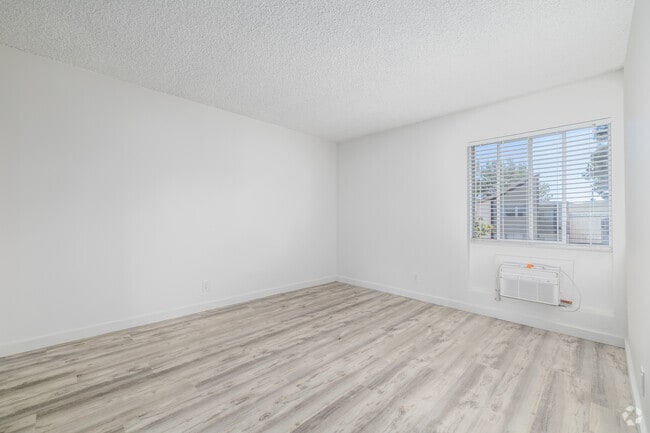 1BR, 1BA - 900SF - Bedroom
