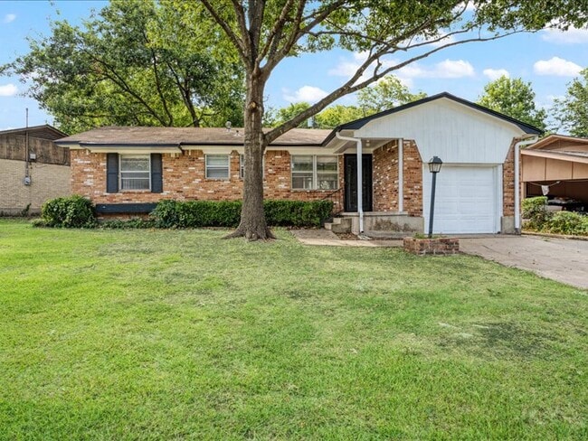 Photo - 1924 E Jones Cir