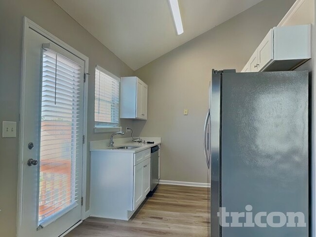 Photo - 3715 Longview Dr