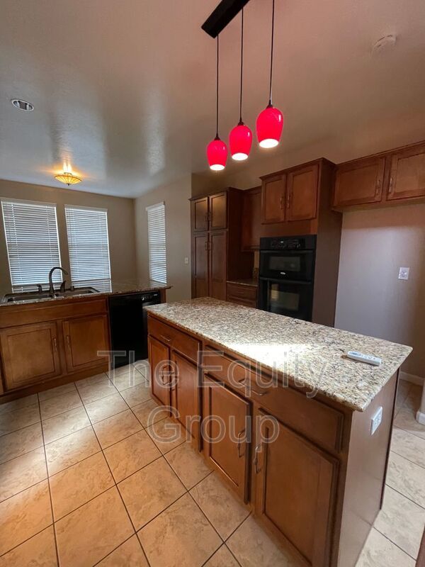 Photo - 3237 Winslow St