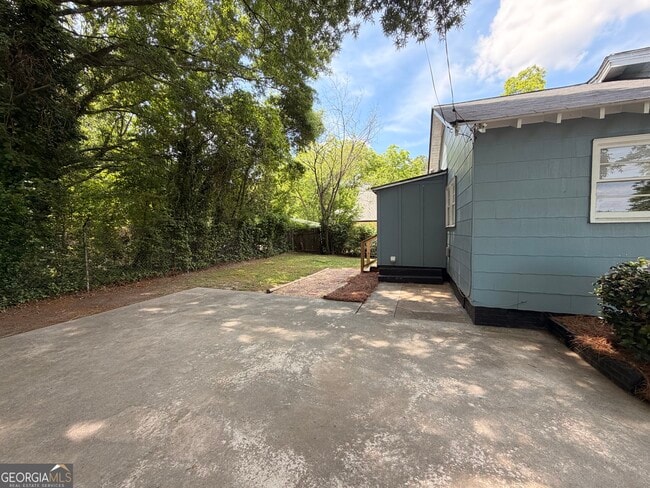 Photo - 136 E 5th St