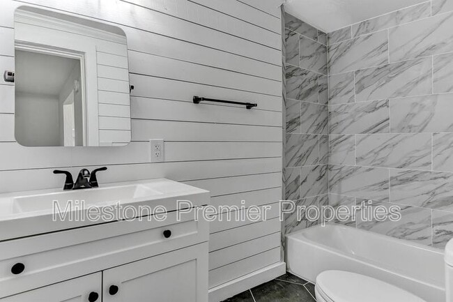 Photo - 619 E Sears St