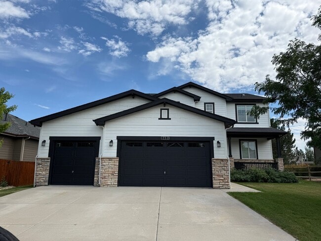 Building Photo - Spacious and Bright 4 Bedroom Home in Wind...