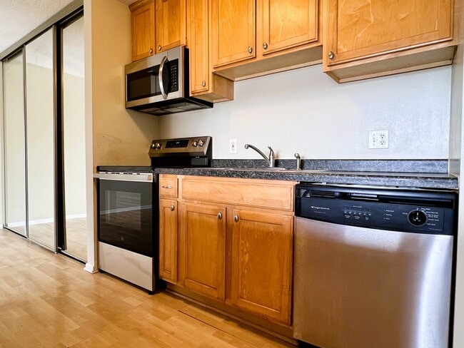 Building Photo - 4110 Rahn Rd Unit Eagan Gardens
