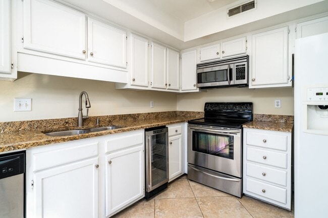 Building Photo - Mount Pleasant Townhome for Rent!