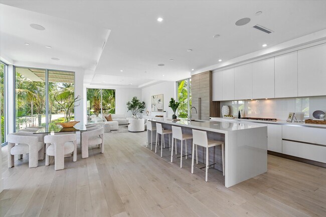 Building Photo - 1070 Del Harbour Dr Rental