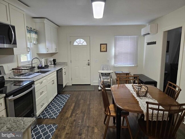 Photo - 1358 Graves Mill Rd