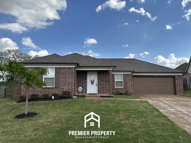 Building Photo - Modern 3BR/2BA in 38125 | Vaulted Ceilings, Stone Fireplace & 2-Car Garage