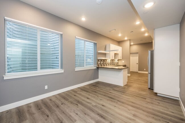 Photo - 745 N Washington Ave Unit Washington101