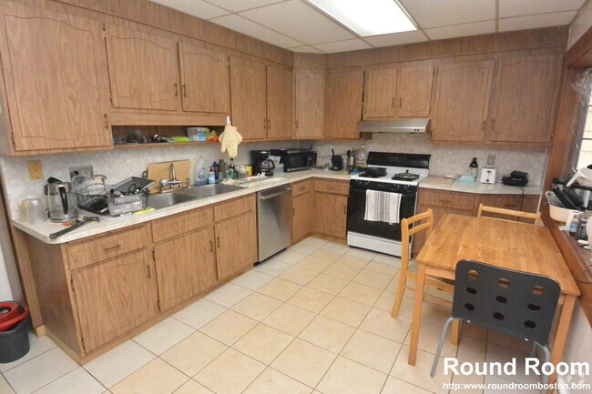 Building Photo - 26 Mapleton St Unit 1 Rental