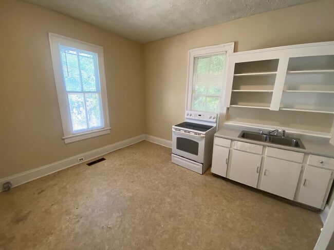 Photo - **AVAILABLE NOW**3 Bedroom/1 Bathroom in Columbus, GA 31904