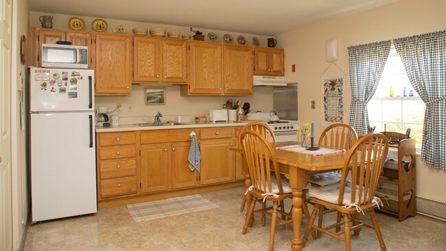 Photo - Pine Oaks Village Apartments