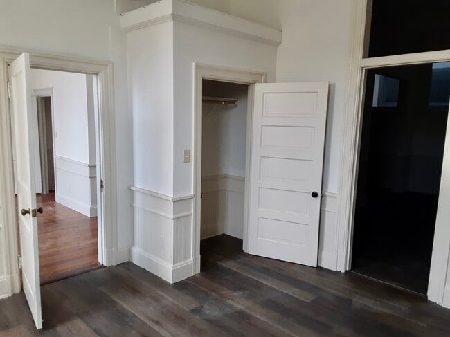 bedroom - 511 Gloucester St Unit 202