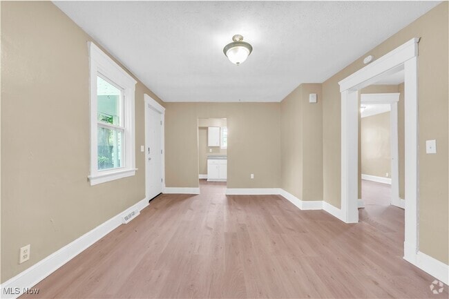 Building Photo - 9702 Laird Ave Unit 2 Back Rental
