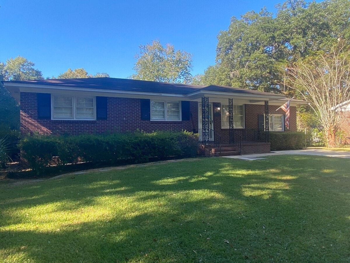 For Rent – 3 Bed / 2.5 Bath Home | $1,400/month Recently updated and move-in ready 3-bedroom, 2.... - For Rent – 3 Bed / 2.5 Bath Home | $1,400/month  Recently updated and move-in ready 3-bedroom, 2....