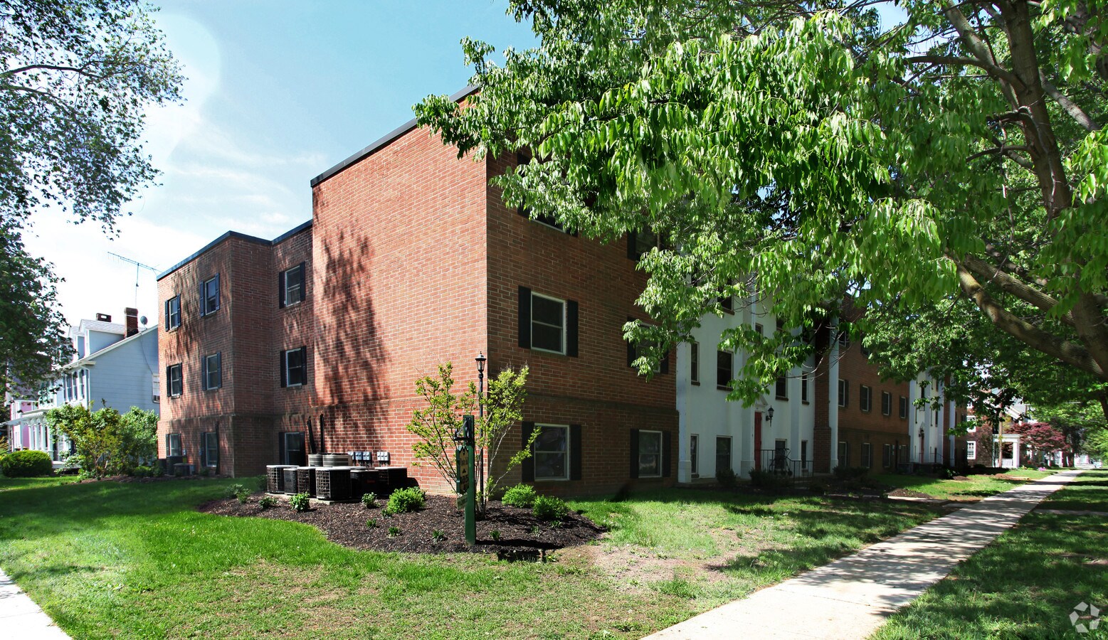 Winston Hall Apartments - Winston Hall Apartments