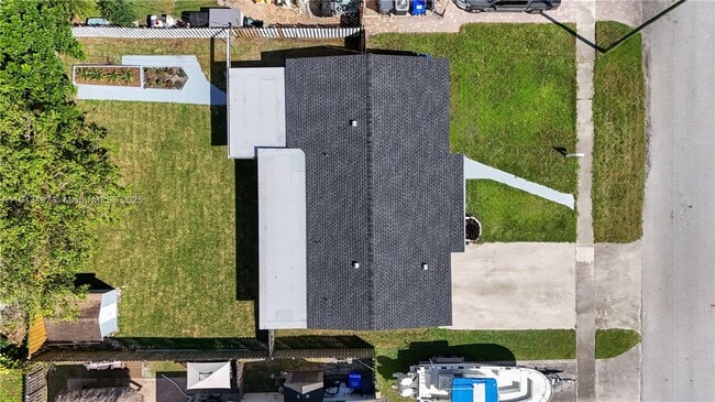 Photo - 6371 Scott St