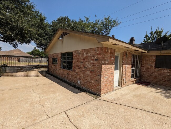 Photo - 7003 Livery Ln